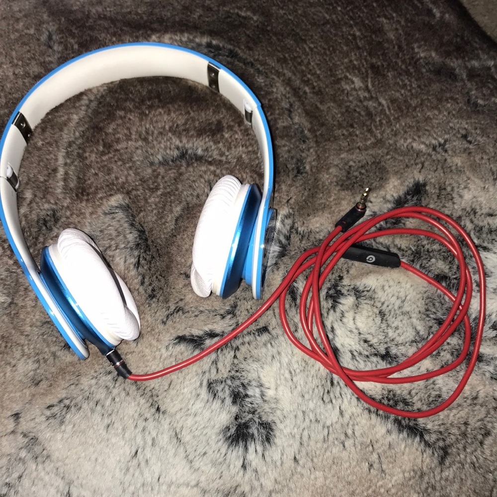 Beats solo hd on ear headphones.